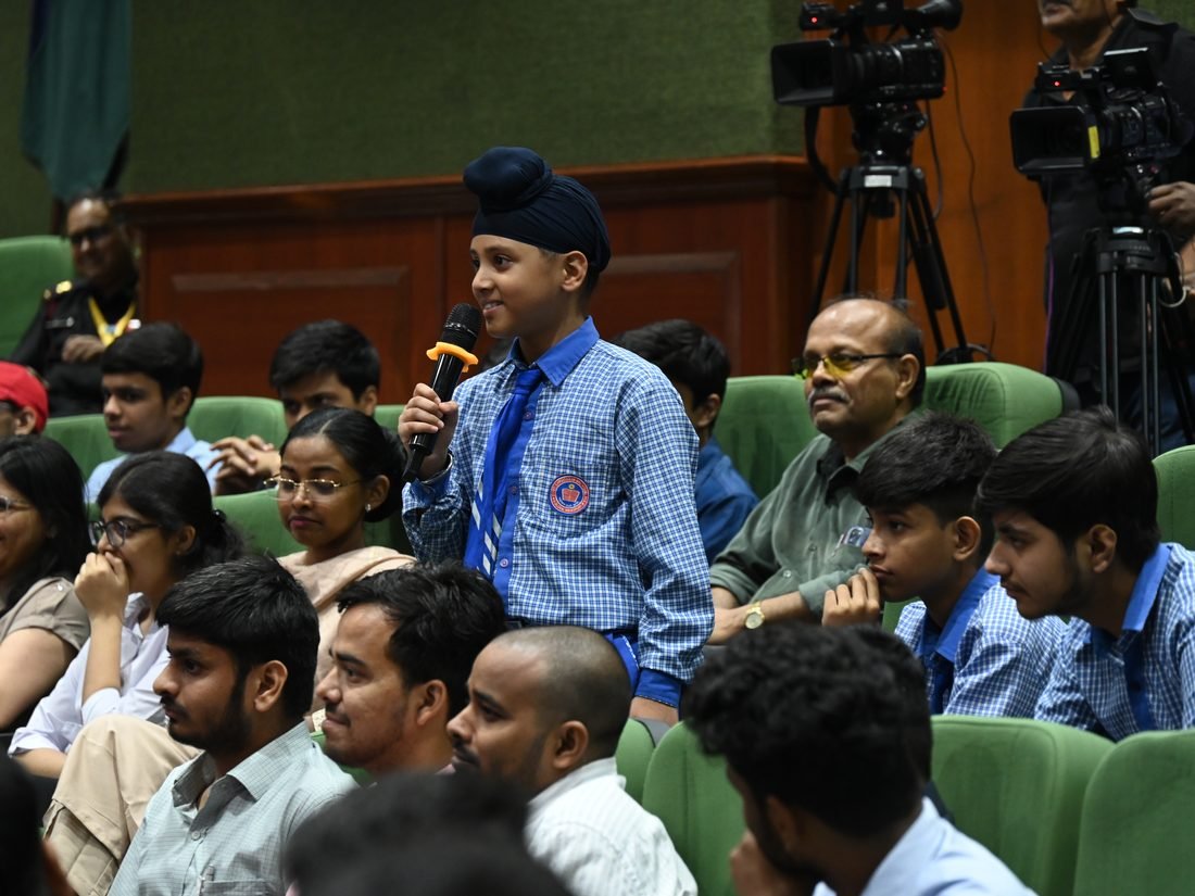 A student asks a question from the floor
